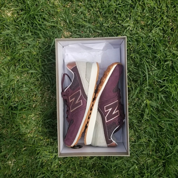 8.5 & 10 '696' SneakerSUPERNOVA Red - Picture 6 of 8